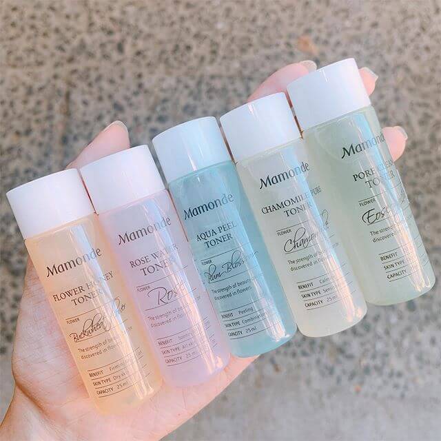  Mamonde ด้วยคุณค่าสารสกัดจากดอกไม้ 5 ชนิด สู่การรังสรรค์โทนเนอร์ 5 สูตร ตัวช่วยสำคัญในการปรับสมดุลสภาพผิวหน้าก่อนการบำรุงให้สะอาดได้อย่างล้ำลึก อีกทั้งยังช่วยเตรียมความพร้อมของผิวเข้าสู่ขั้นตอนการบำรุงผิวพรรณ 